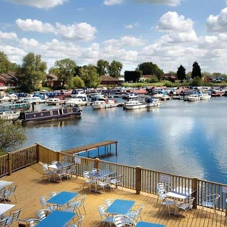 Beautiful 2 Bedroom Helmsley Lodge Northampton Luaran gambar