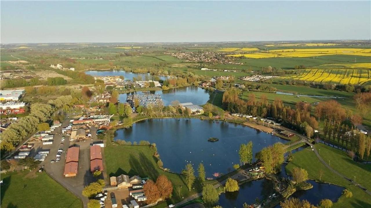 Beautiful 2 Bedroom Helmsley Lodge Northampton Luaran gambar
