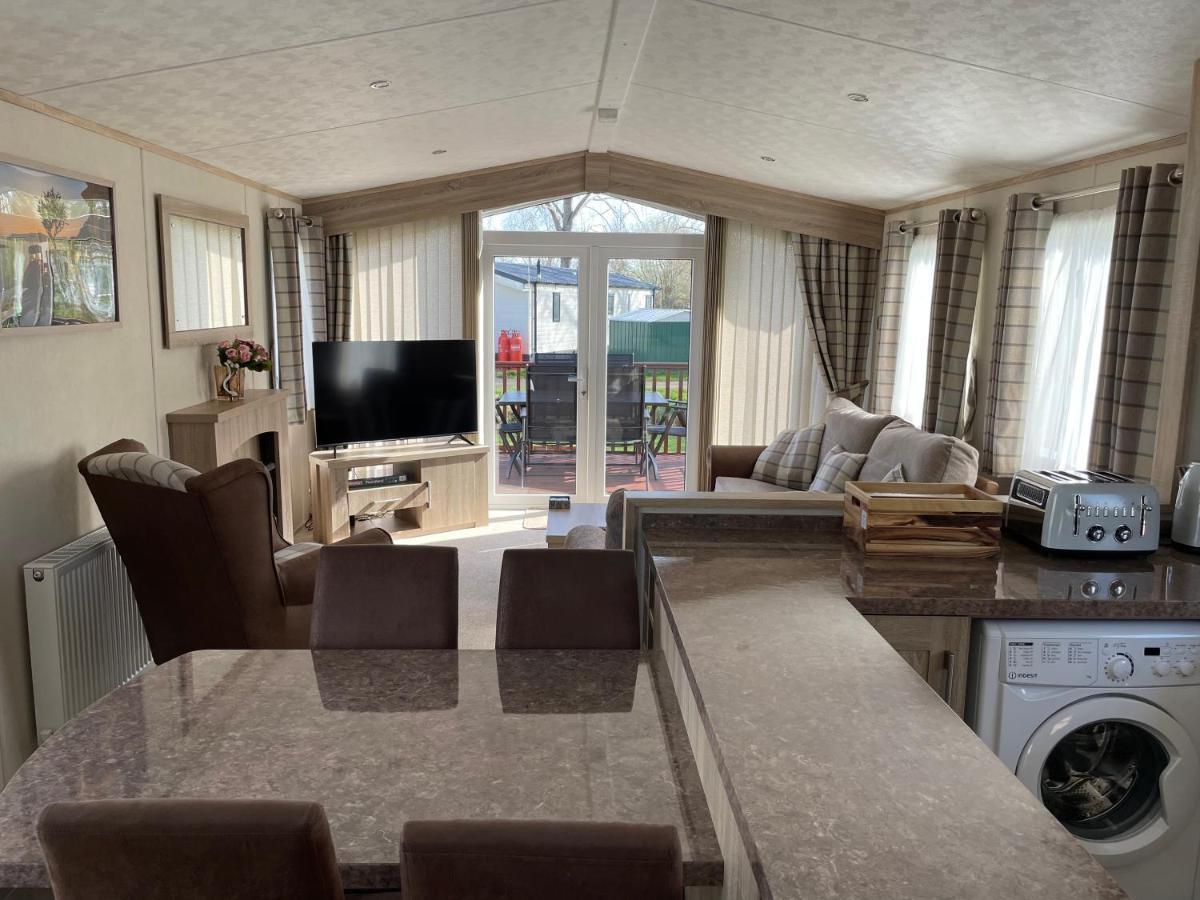Beautiful 2 Bedroom Helmsley Lodge Northampton Luaran gambar