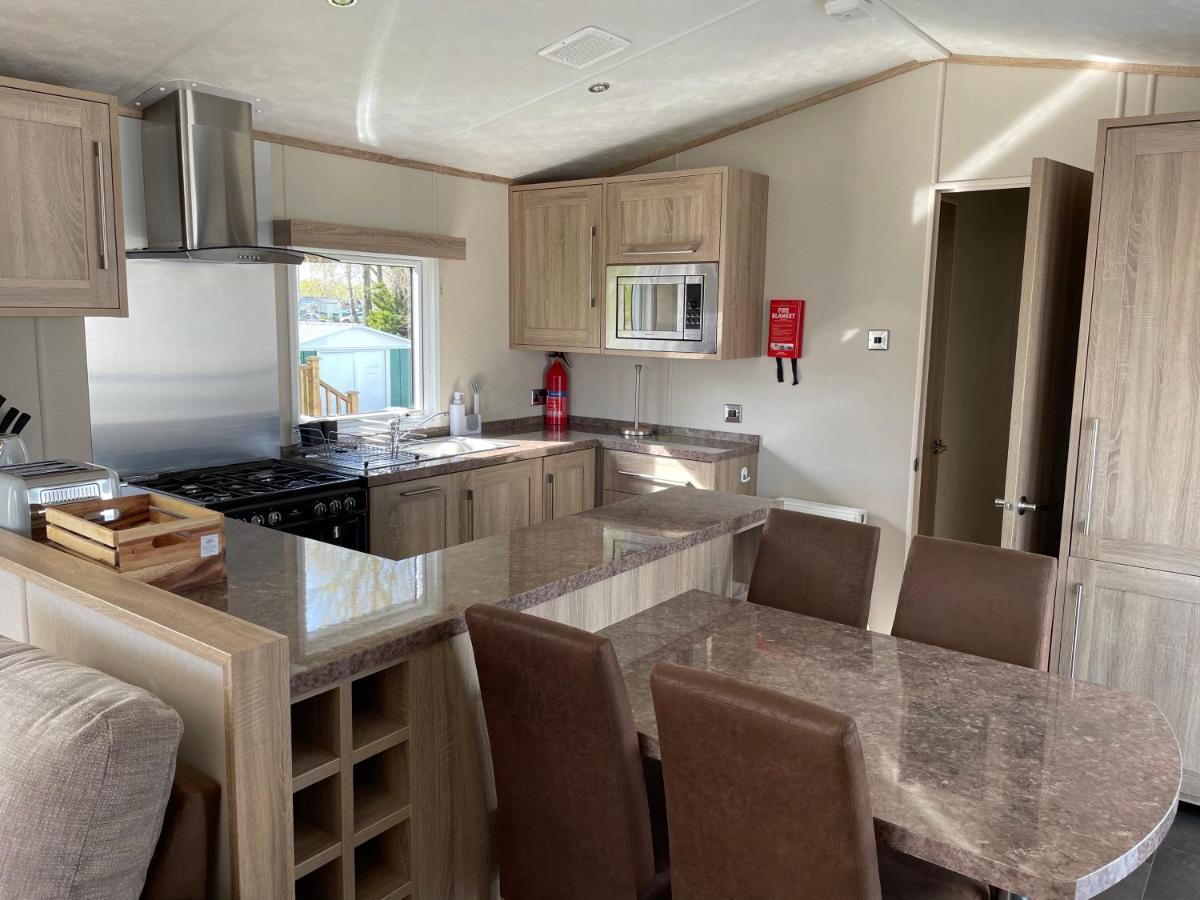 Beautiful 2 Bedroom Helmsley Lodge Northampton Luaran gambar