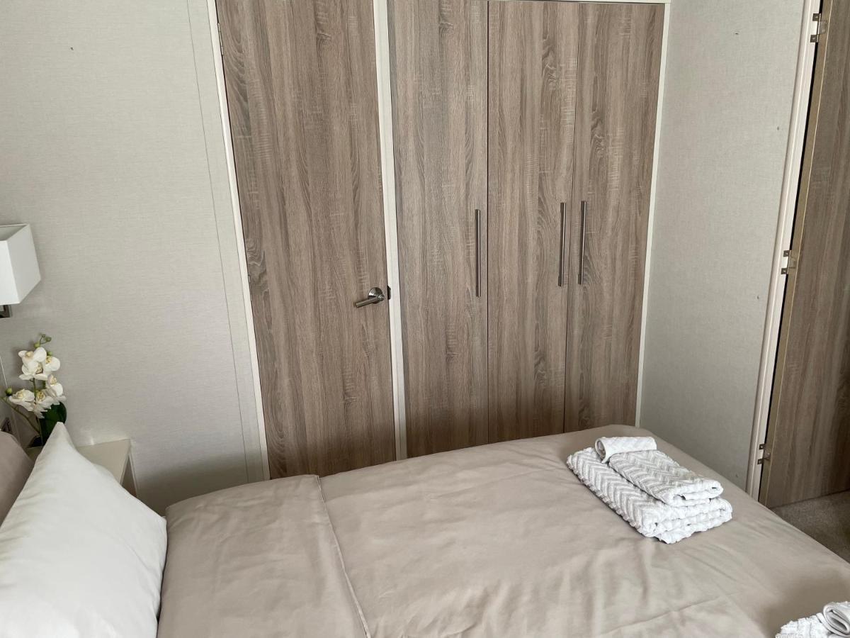 Beautiful 2 Bedroom Helmsley Lodge Northampton Luaran gambar