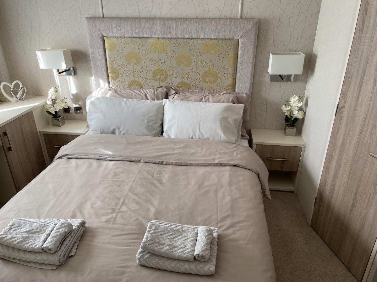 Beautiful 2 Bedroom Helmsley Lodge Northampton Luaran gambar